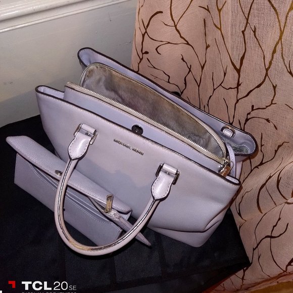 Michael Kors Collection: Savannah Large Satchel - Picture 1 of 4